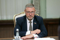 «Не лучшее время махать дубиной»: сенатор Косачев о воинственных сигналах из США