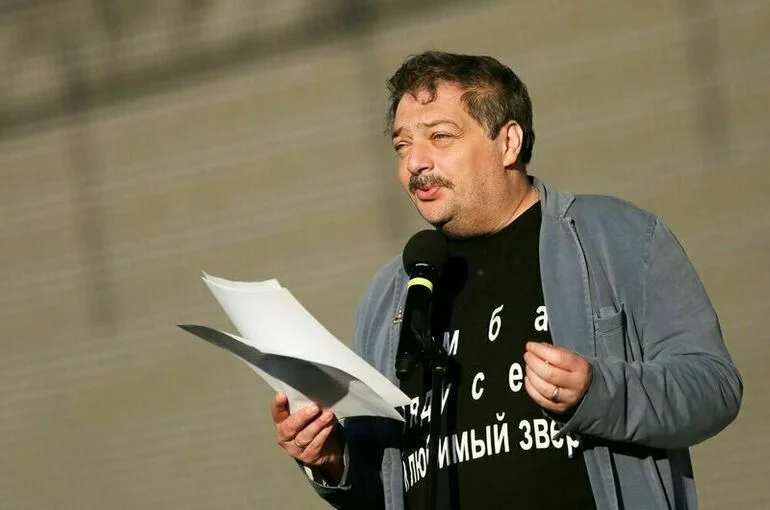 Писателя Быкова* заочно приговорили к семи годам колонии