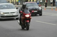Бесплатная парковка для мотоциклов и электрокаров введена на платных парковках Подмосковья