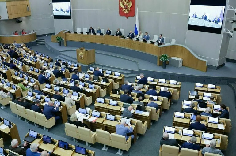 Госдума приняла 16 законов, направленных на развитие СПО