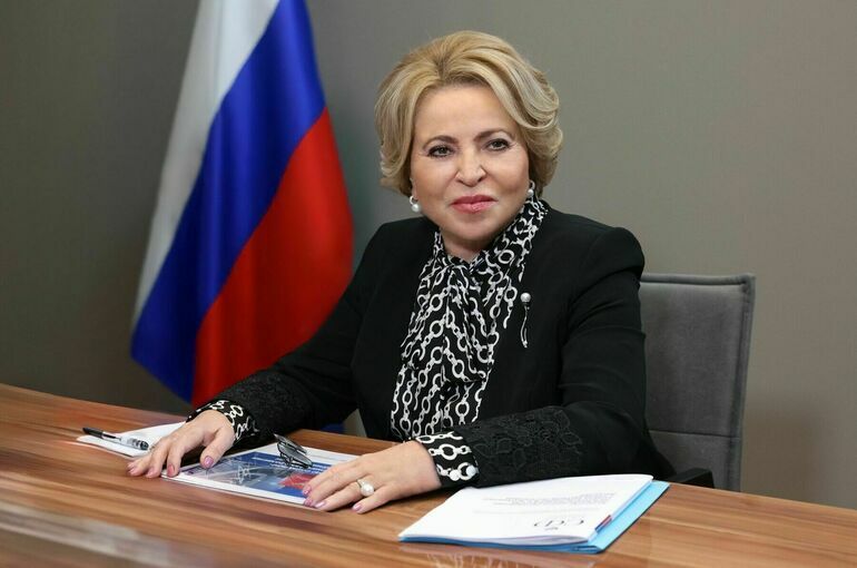 Матвиенко поздравила министра просвещения и учителей с профессиональным праздником