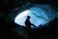 Больше 150 горняков спасли из шахты после обрушения породы в Кузбассе