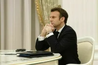 Во Франции призвали Макрона уйти в отставку
