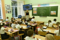 Учителей предложили обеспечить бесплатным горячим питанием 