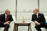 Пашинян поздравил Путина с днем рождения