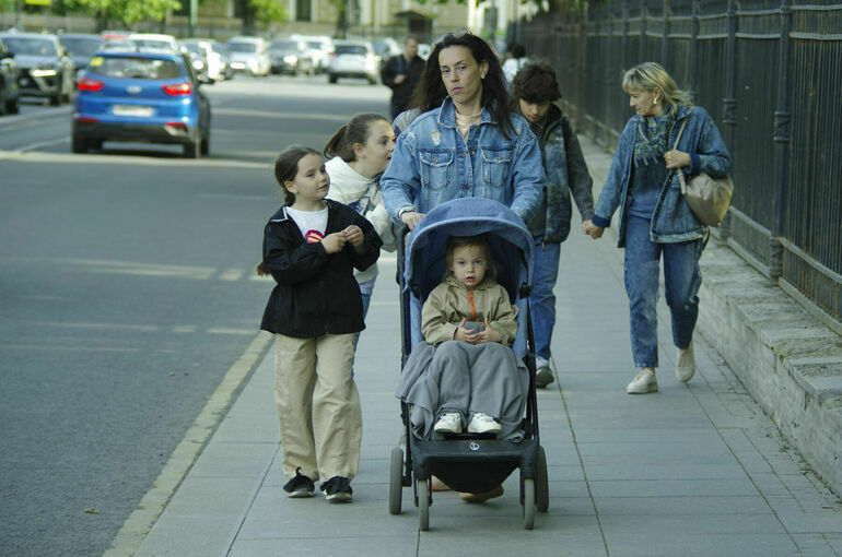 Минтруд подготовит поправки об учете в страховом стаже каждого декретного отпуска