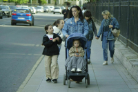 Минтруд подготовит поправки об учете в страховом стаже каждого декретного отпуска