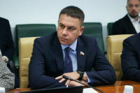 Сенатор предложил увеличить не облагаемую налогом матпомощь от работодателя