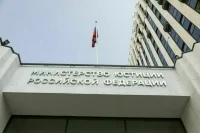 «Ведомости»: Сбежавших из России известных адвокатов хотят лишить статуса