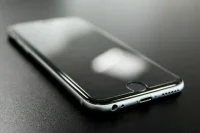 ФАС требует от Apple разрешить предустановку российского поисковика в РФ