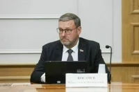 Сенатор Косачев призвал ядерные страны не мешать переговорам Путина и Трампа