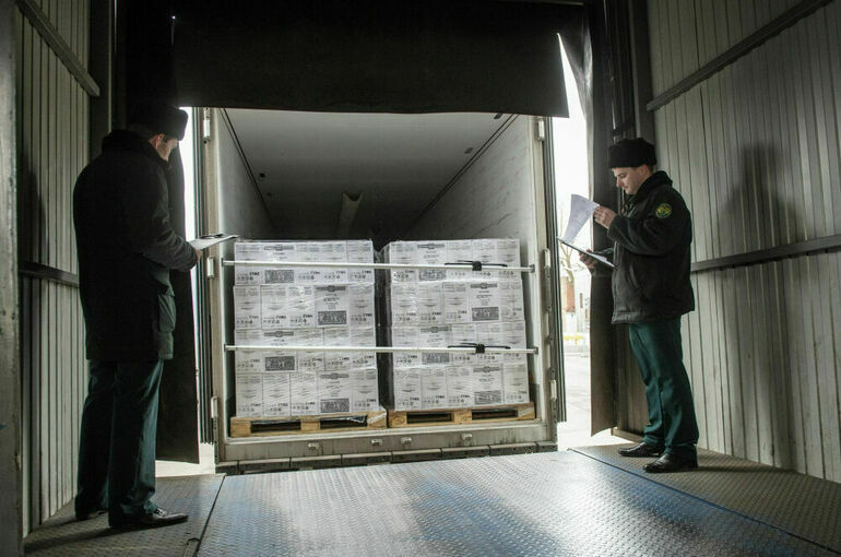 Не коньяк, а подкрашенный спирт: таможня выявила каналы поставок контрафакта