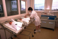 Отцам новорожденных предложили давать дополнительный отпуск