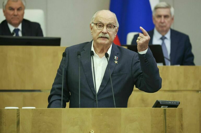 Никиту Михалкова наградили Медалью Госдумы