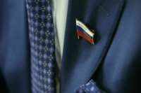 Евгению Дитриху вручили удостоверение и нагрудный знак сенатора