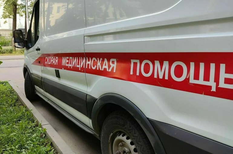 Развожаев: 15 человек спасли после опрокидывания плавучего крана в Севастополе