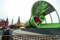 RT установил арт-объект на Манежной площади