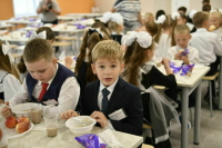 В школьных столовых предложили ввести «шведский стол»