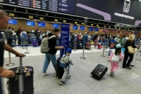 Аэропортам рекомендовали приоритетно обслуживать семьи с детьми