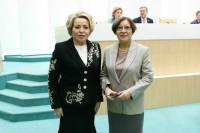 Матвиенко вручила удостоверение сенатора Альбине Кирилловой