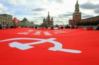 День Октябрьской революции предложили сделать выходным