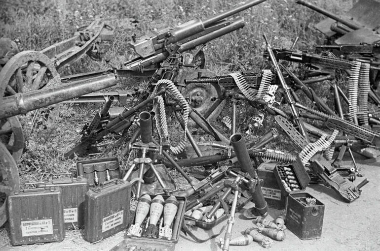  Ранец с чудо-химикатами, пистолеты, самоходки: что ценного добывали трофейные команды Красной армии  