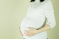 Пособие потерявшим работу беременным предложили увеличить