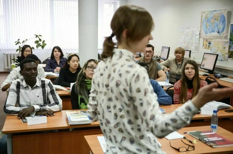 Правила приема иностранцев в российские колледжи предложили ужесточить