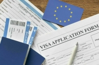 Politico: ЕС усложнит выдачу виз российским туристам
