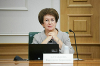 Сенатор призвала усилить социальную поддержку ученых