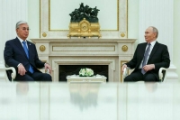 Путин принял приглашение Токаева посетить Казахстан в следующем году