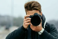 Репетиторов и фотографов поддержат во время болезни