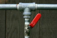Россиянам напомнили о новых штрафах за самовольное подключение к водоснабжению
