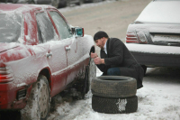 Депутат напомнил водителям о штрафах за «лысую» резину зимой