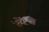 МВД: Мошенники обманывают пенсионеров, обещая им выплату как ветеранам труда