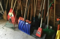 Глава Рособрнадзора призвал родителей не запугивать детей карьерой дворника