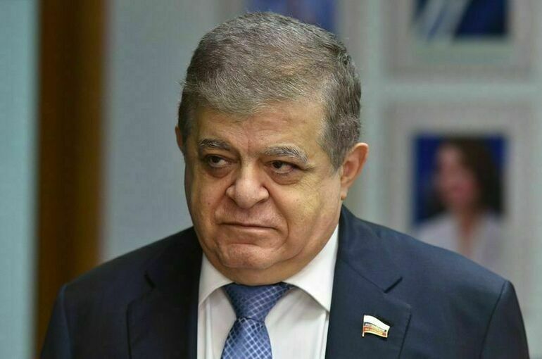 Сенатор Джабаров назвал действия Трампа лицемерными из-за планов ввести санкции