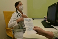 Правительство поддержало введение штрафов для иностранцев за отказ от медосмотра