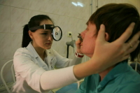 При выдаче полиса ОМС иностранцам повысят страховой стаж