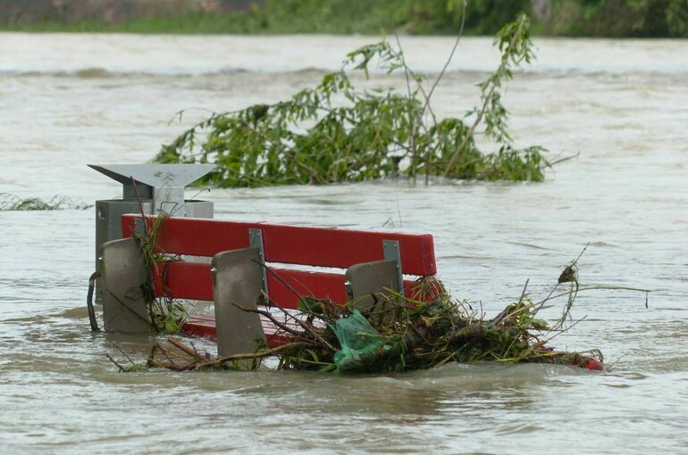 В Ростехнадзоре назвали причины прорыва дамбы в Орске в 2024 году
