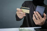МВД рассказало о схемах мошенников в зависимости от возраста жертвы