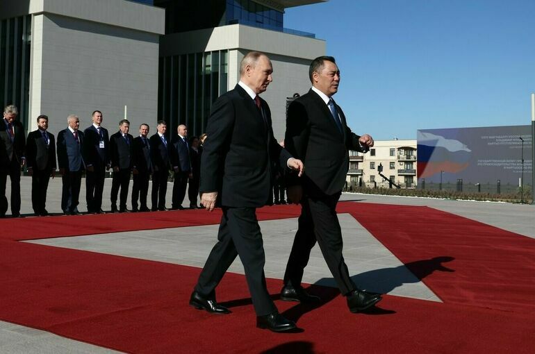 Путин пригласил президента Киргизии посетить Россию