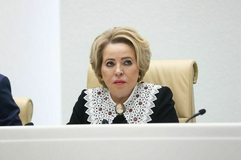 Матвиенко заявила о рисках скатывания регионов в коммерческую задолженность