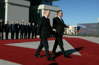 Путин пригласил президента Киргизии посетить Россию