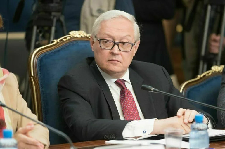 Рябков: Россия не готова обсуждать версии плана Трампа публично