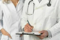 Пациентам предложили дать право на созыв врачебного консилиума в рамках ОМС 