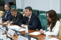 Сенатор Абрамов призвал активнее развивать несырьевой экспорт в Китай