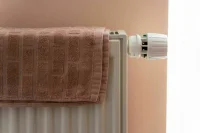 Россиянам рассказали, куда обращаться по поводу холодных батарей
