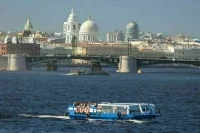 Москве и Петербургу хотят разрешить определять границы прилегающих территорий для продажи алкоголя