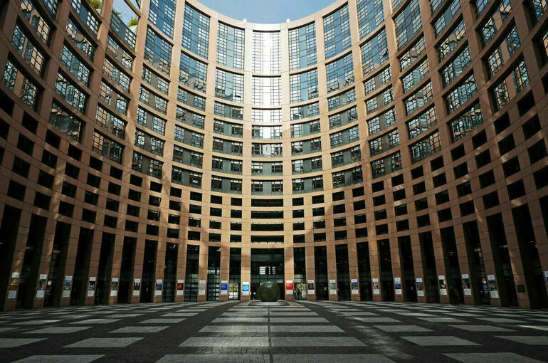 FT: ЕК предложит экспроприировать все замороженные в Европе активы России